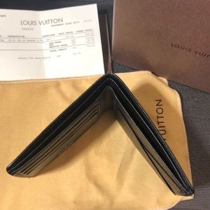 Louis Vuitton bi fold Damier wallet